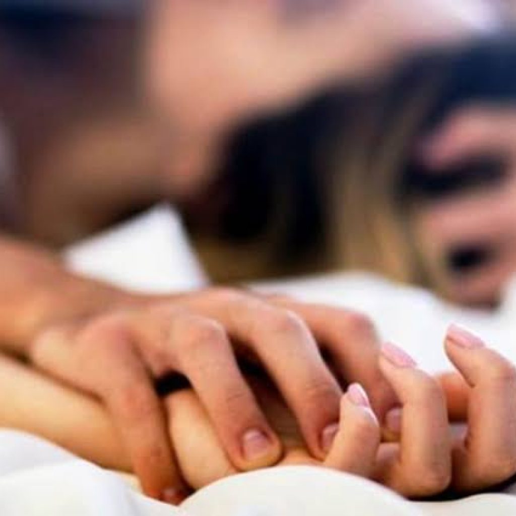 Questo workshop vuole essere di aiuto ai partecipanti ad Esplorare i propri Confini nelle Interazioni interpersonali e nelle Relazioni di Coppia e a praticare il Consenso Consapevole.